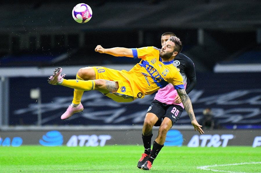 André Pierre-Gignac en un partido con Tigres