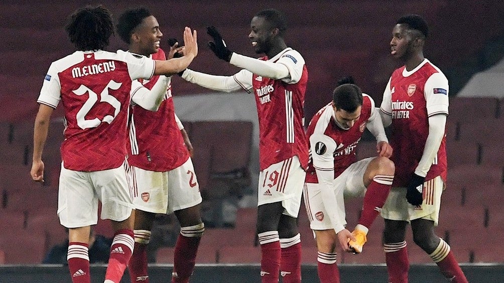 Jugadores del Arsenal celebrando gol vs Molde