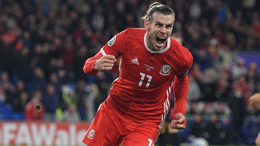 Gareth Bale festeja un gol con la selección de Gales 