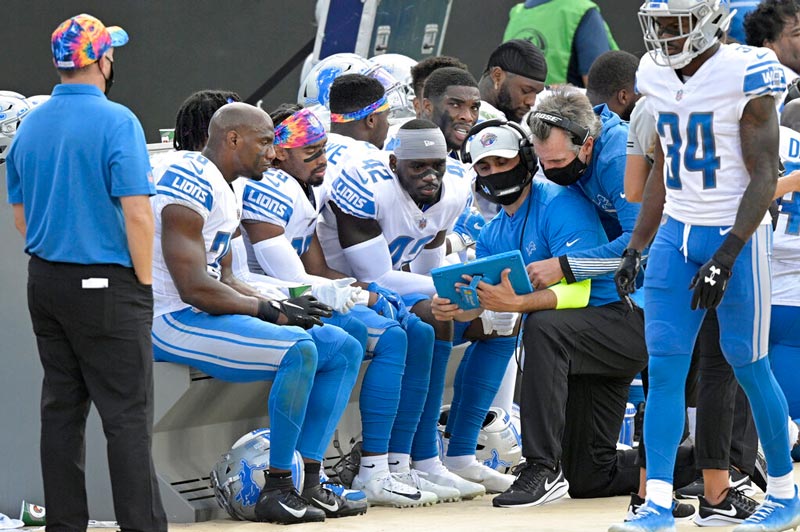 Los jugadores de los Lions, en la banda