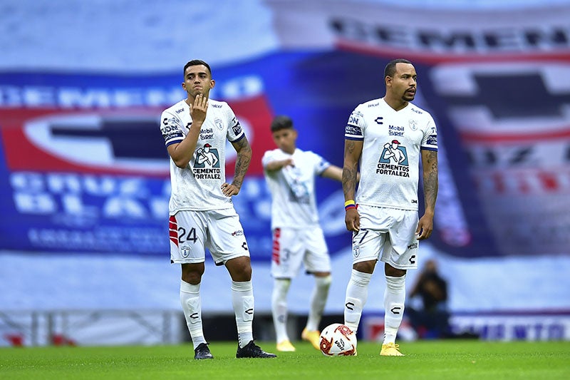 Jugadores de Pachuca tras una derrota en la Liga MX 