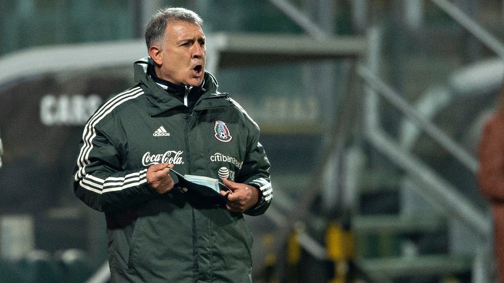 Gerardo Martino durante un partido con México