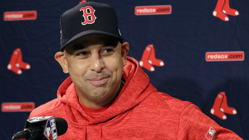 Red Sox: Contratan de nuevo a Alex Cora como manager