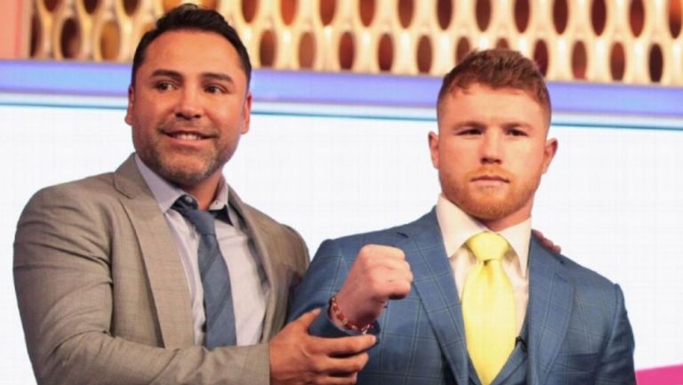 De la Hoya y Canelo en una conferencia de prensa