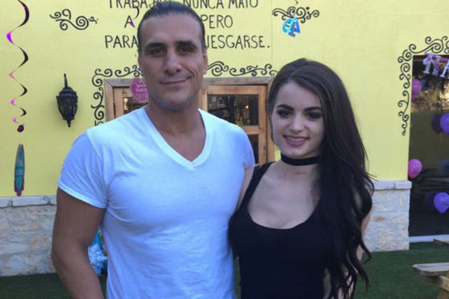 Alberto del Río junto a Paige