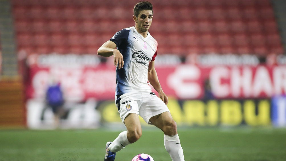 Isaac Brizuela en partido con Chivas