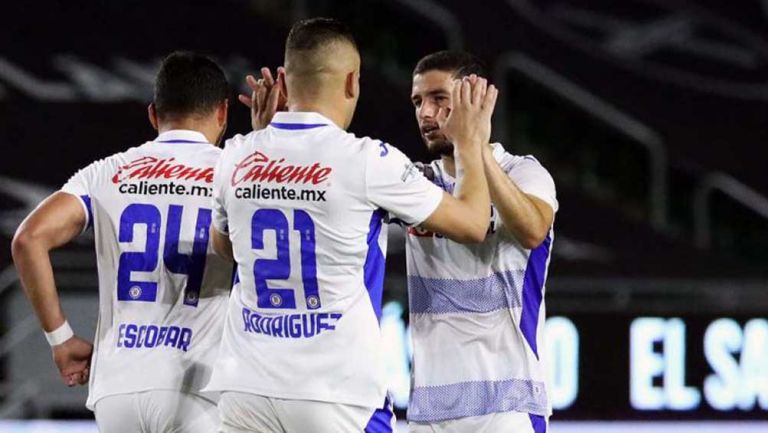 Jugadores de La Máquina festejan gol de Cabecita