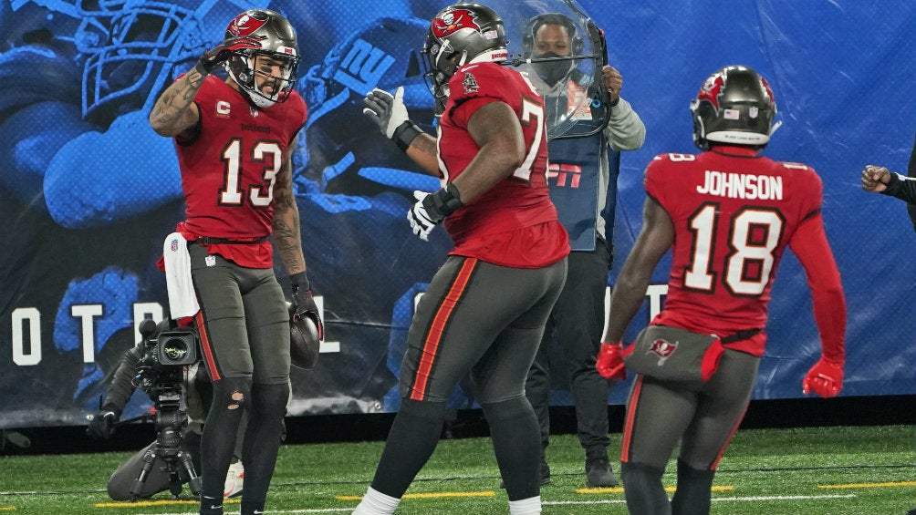  Buccaneers en festejo de TD