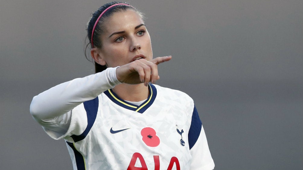 Alex Morgan en aprtido con Tottenham