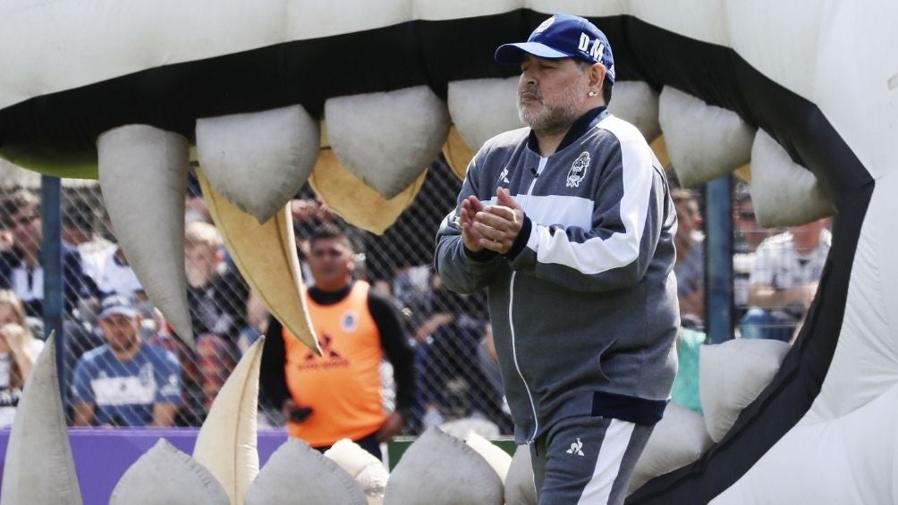 Diego Maradona técnico de Gimnasia y Esgrima 