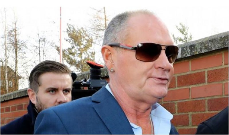 Paul Gascoigne previo a una conferencia de prensa 