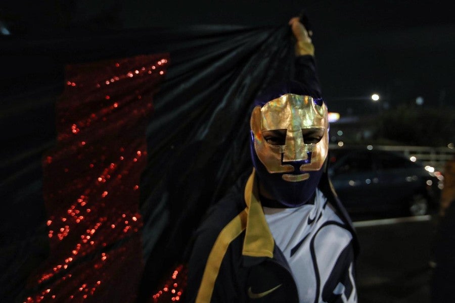 La Rebel apoyando previo al partido vs Cruz Azul