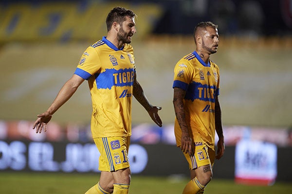 Gignac al término del partido entre Tigres y Atlas