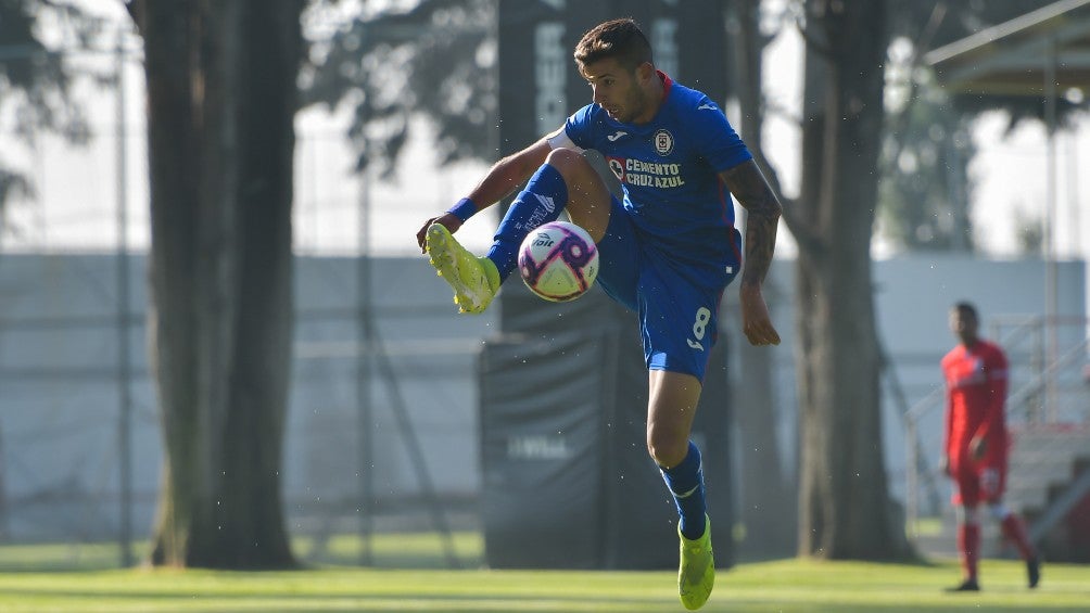 Pablo Ceppelini durante un partido con Cruz Azul Sub 20