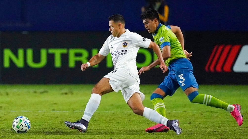 Javier Hernández durante un partido con LA Galaxy