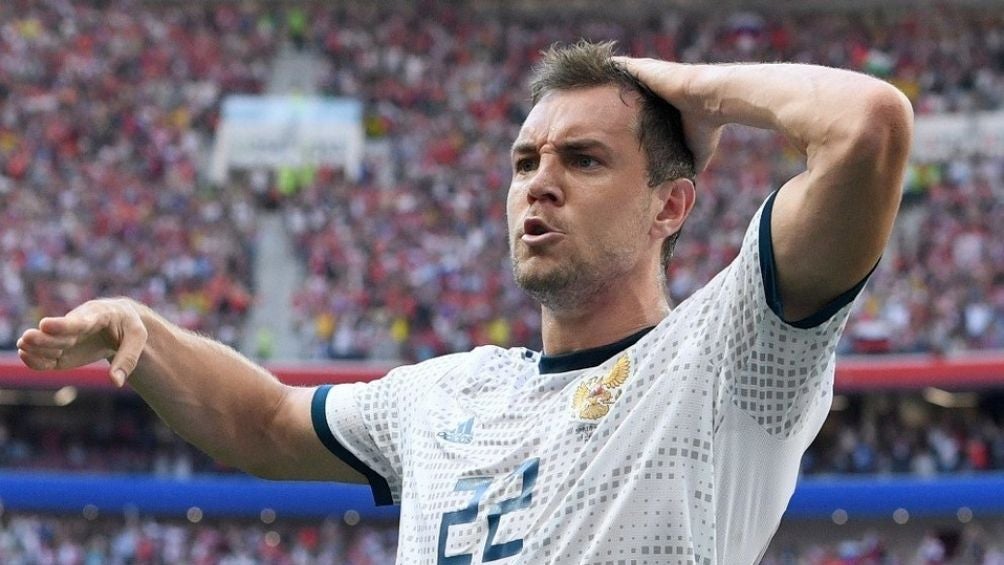 Artiom Dzyuba en partido de su selección 