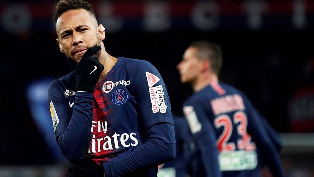 Neymar en partido con el PSG