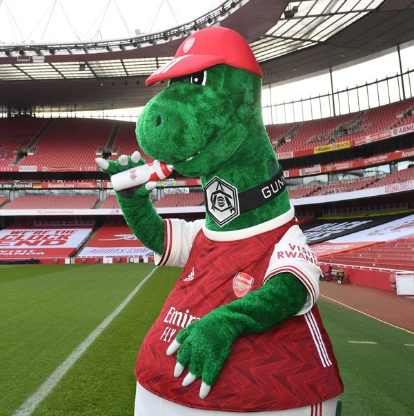 El dinosaurio de los Gunners, en el Emirates Stadium