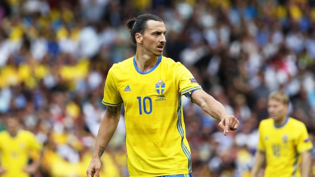 Ibrahimovic durante un partido con Suecia