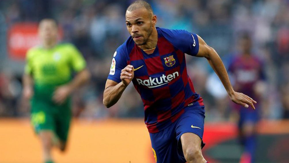 Martin Braithwaite durante un duelo con Barcelona 