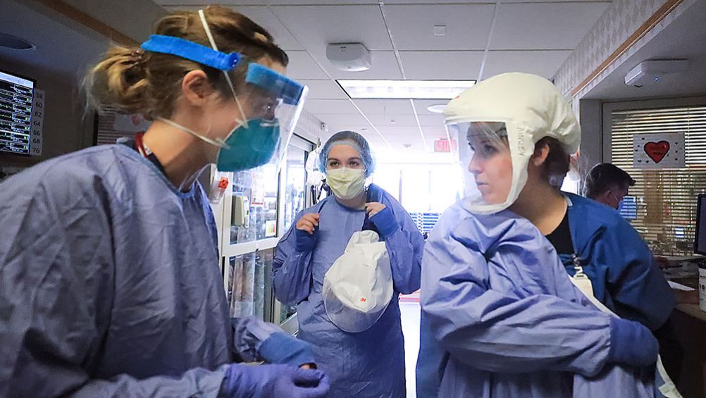 Personal médico en un hospital de Wisconsin