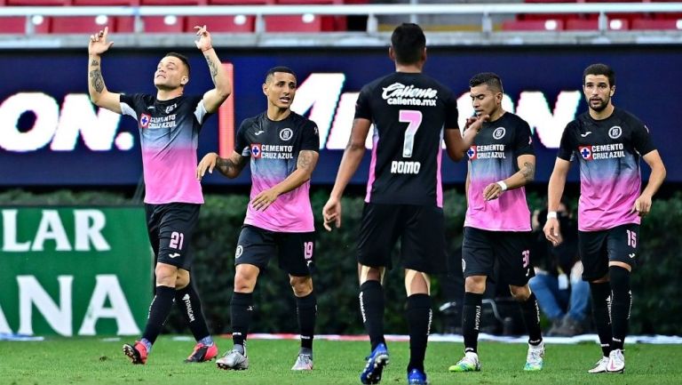 Jugadores de Cruz Azul durante un partido 