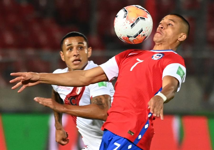 Chile derrotó a Perú en las Eliminatorias 