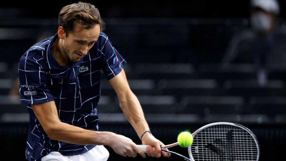 Alexander Zverev en acción ante Nadal