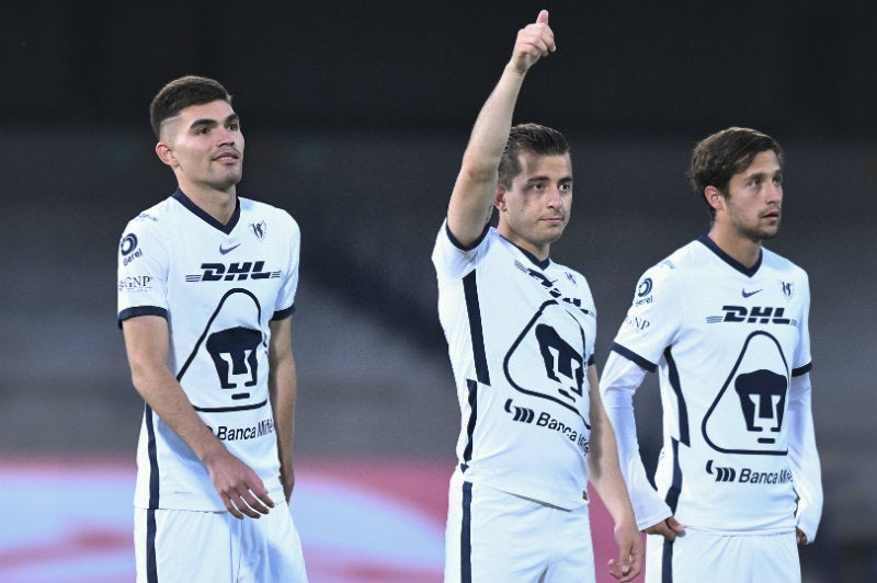 Johan Vásquez en partido con Pumas