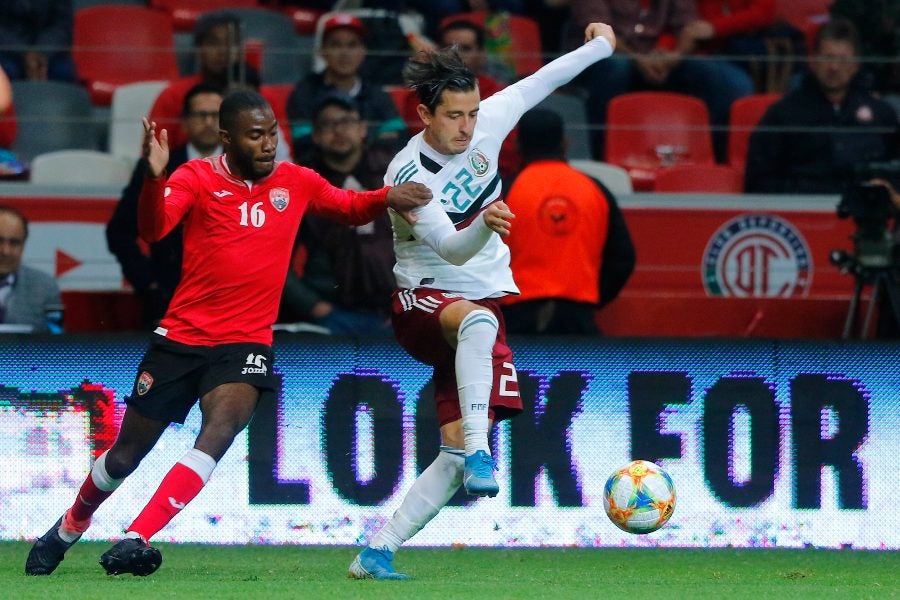 Alan Mozo durante un partido con México