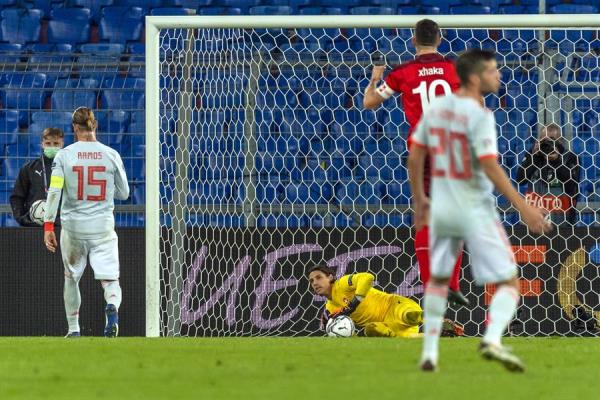 El portero Yann Sommer detuvo los dos disparos 