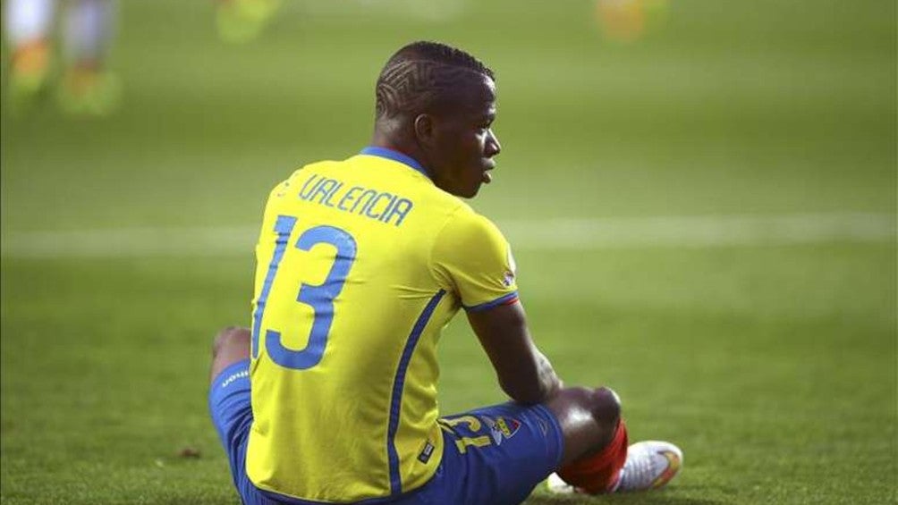 Enner Valencia durante un partido con Ecuador