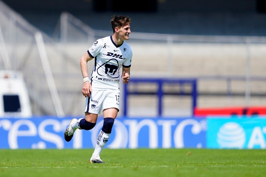 Facundo Waller durante un partido con Pumas