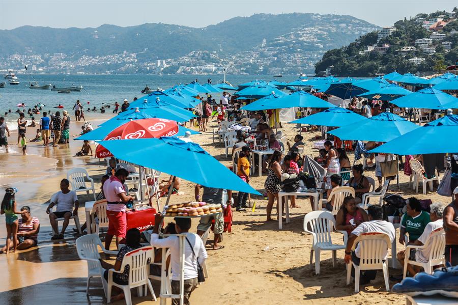 Las playas de Acapulco lucieron abarrotadas