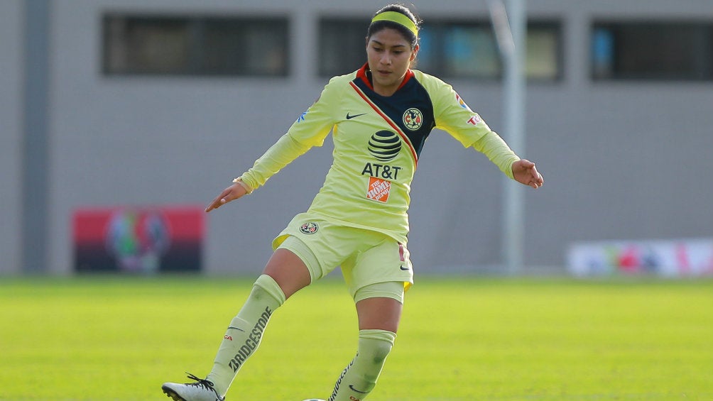 Eleisa Santos en partido con América