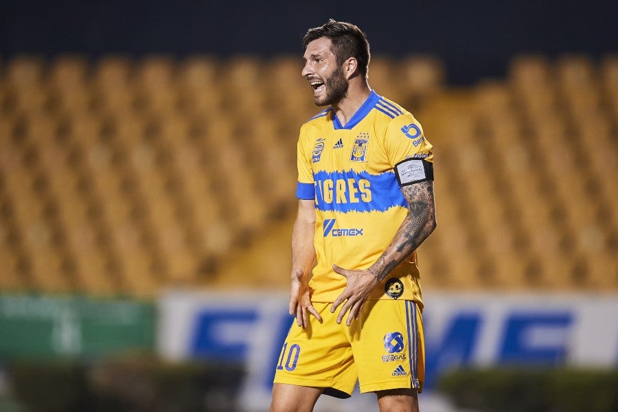 André-Pierre Gignac durante un partido con Tigres