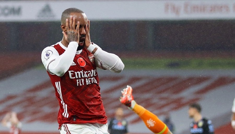 Lacazette durante un partido con Arsenal