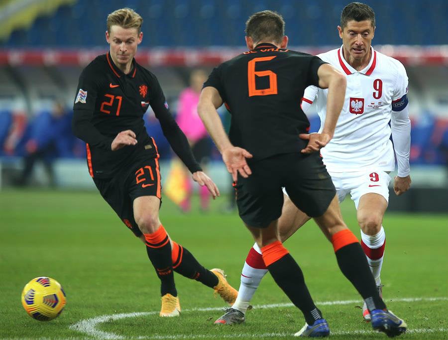 Robert Lewandowski no pudo pesar en el juego ante Holanda