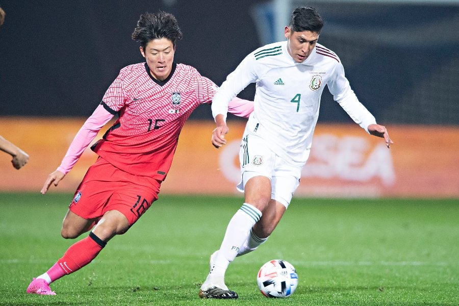 Edson Álvarez en el partido ante Corea del Sur