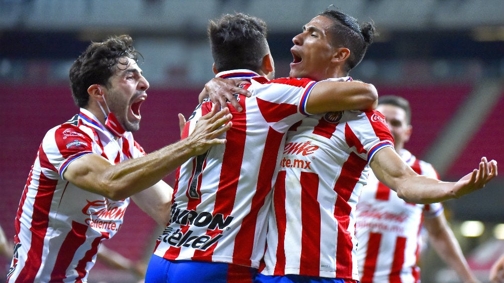 Chivas en festejo de gol