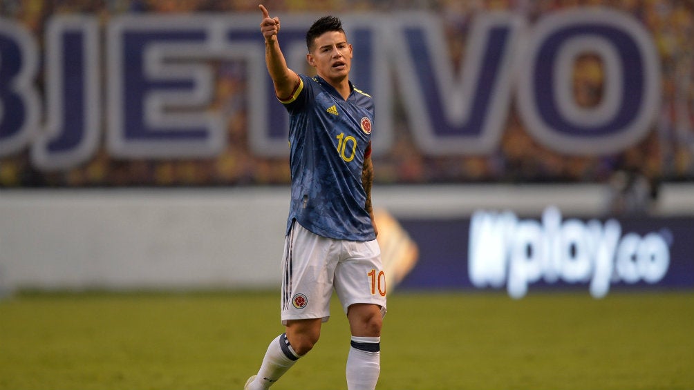 James Rodríguez jugando con Colombia