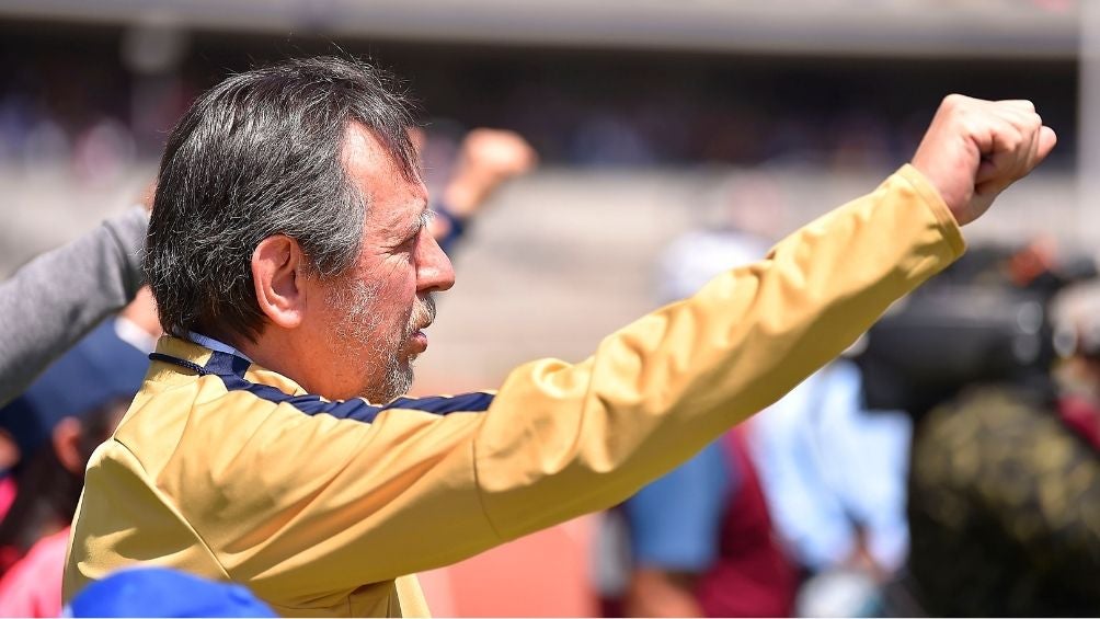 Lepoldo Silva en un partido de Pumas 