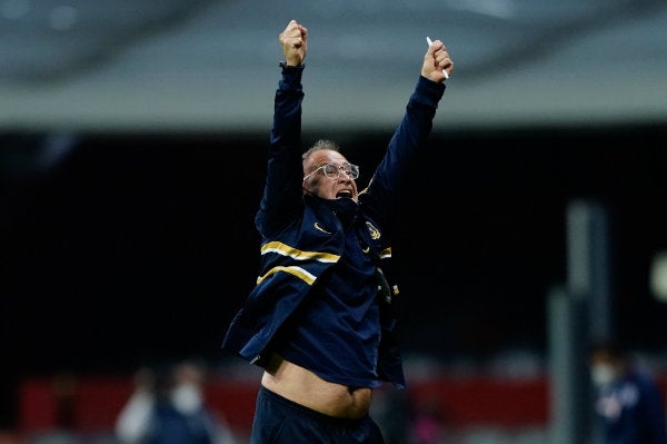 Andrés Lillini celebrando una anotación de Pumas 