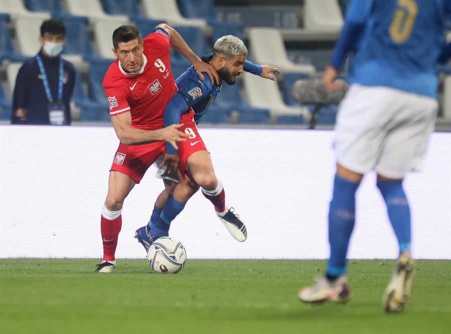 Lewandowski durante un partido con Polonia