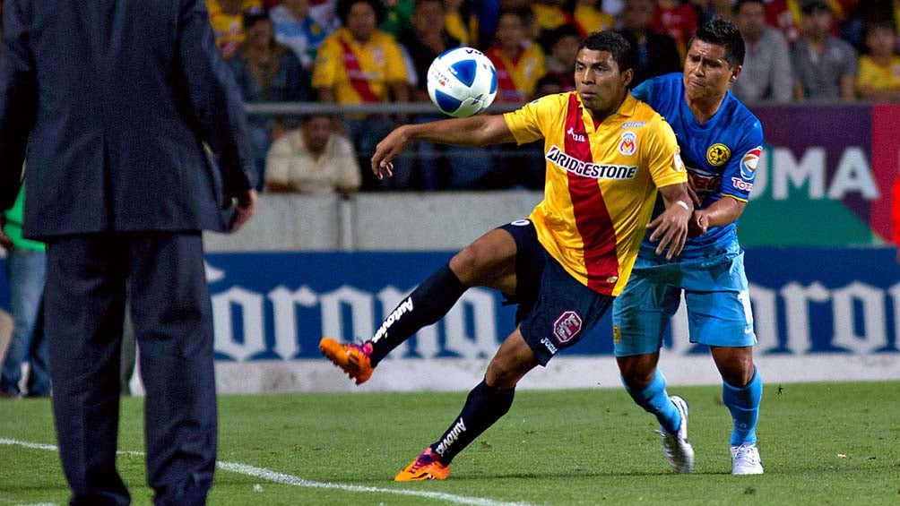 Jefferson Montero en partido con Morelia 