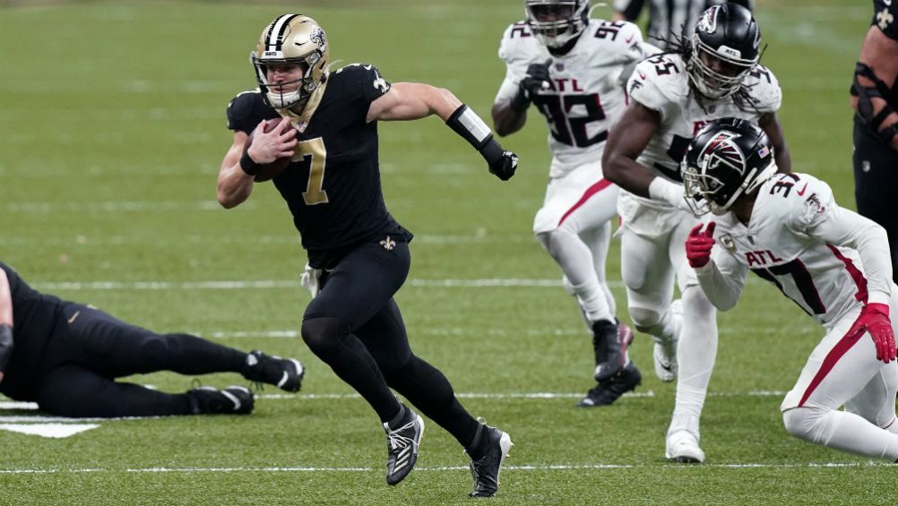 Taysom Hill en acción ante Atlanta