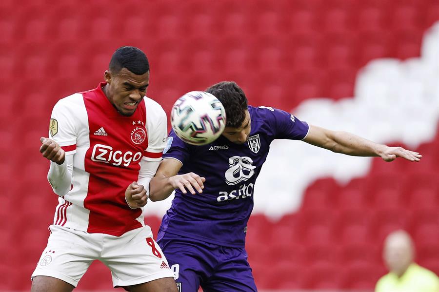 Ajax goleó al Heracles 