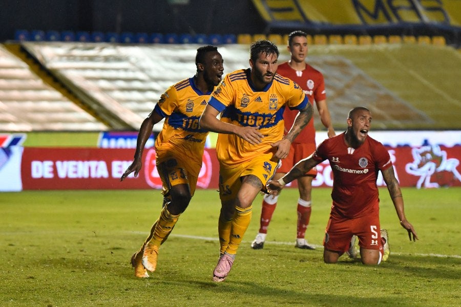 Gignac celebrando gol ante Toluca