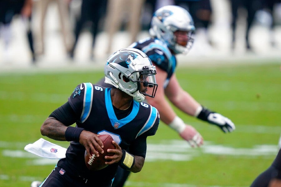 P.J. Walker en su debut con Panthers