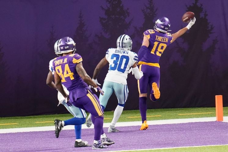 Adam Thielen en juego ante Dallas